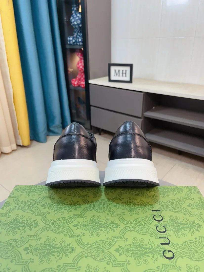Factory price 420🌹🌹GUCCI [Gucci] New high-end brand of men's shoes, the latest fashionable casual men's shoes, trendy and versatile, relaxed and sporty style, uppers imported from Italy, first-layer cowhide, genuine leather lining and ultra-fine workmanship. Original personalized fashionable rubber wear-resistant outsole, light and comfortable on the foot, size 38-44